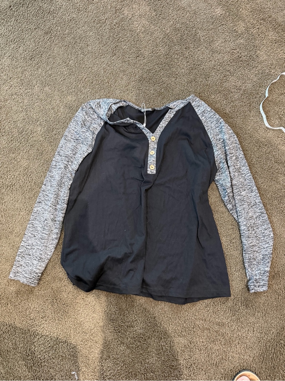 BloomChic Black Body with Gray Heather Raglan Henley Long Sleeve Top Sz 14/16